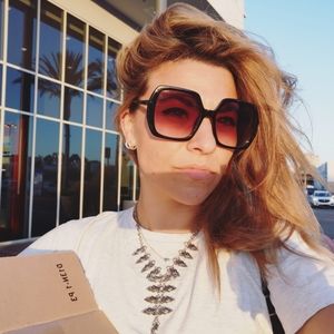 Meet your Posher, Stefania